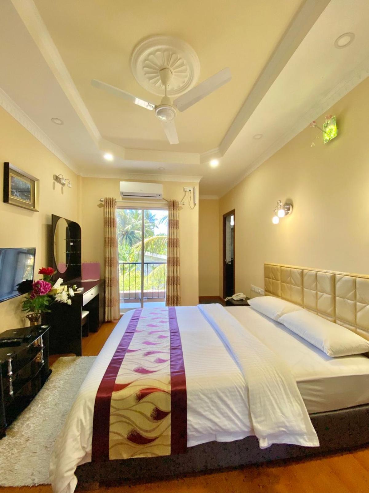 Abuharee Grand Hotel Addu Atoll Kültér fotó