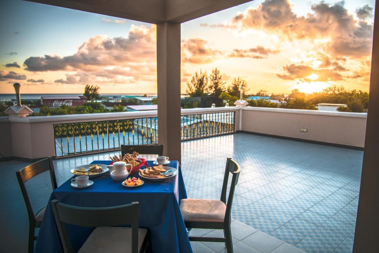 Abuharee Grand Hotel Addu Atoll Kültér fotó