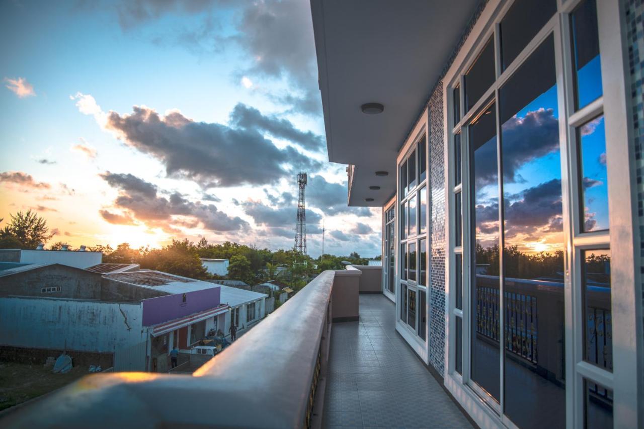 Abuharee Grand Hotel Addu Atoll Kültér fotó