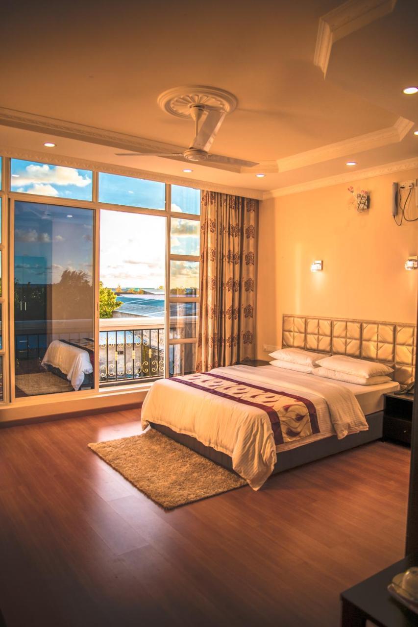 Abuharee Grand Hotel Addu Atoll Kültér fotó