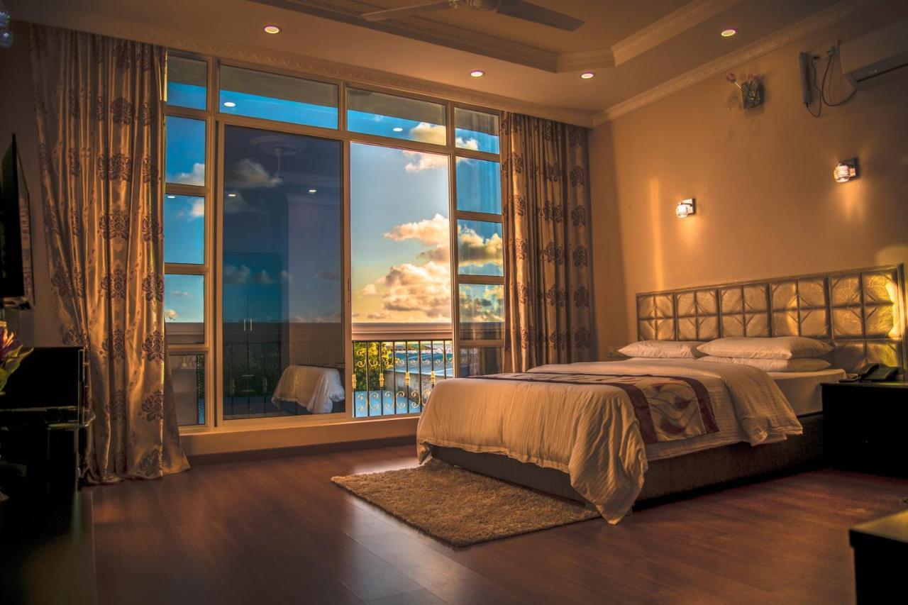 Abuharee Grand Hotel Addu Atoll Kültér fotó