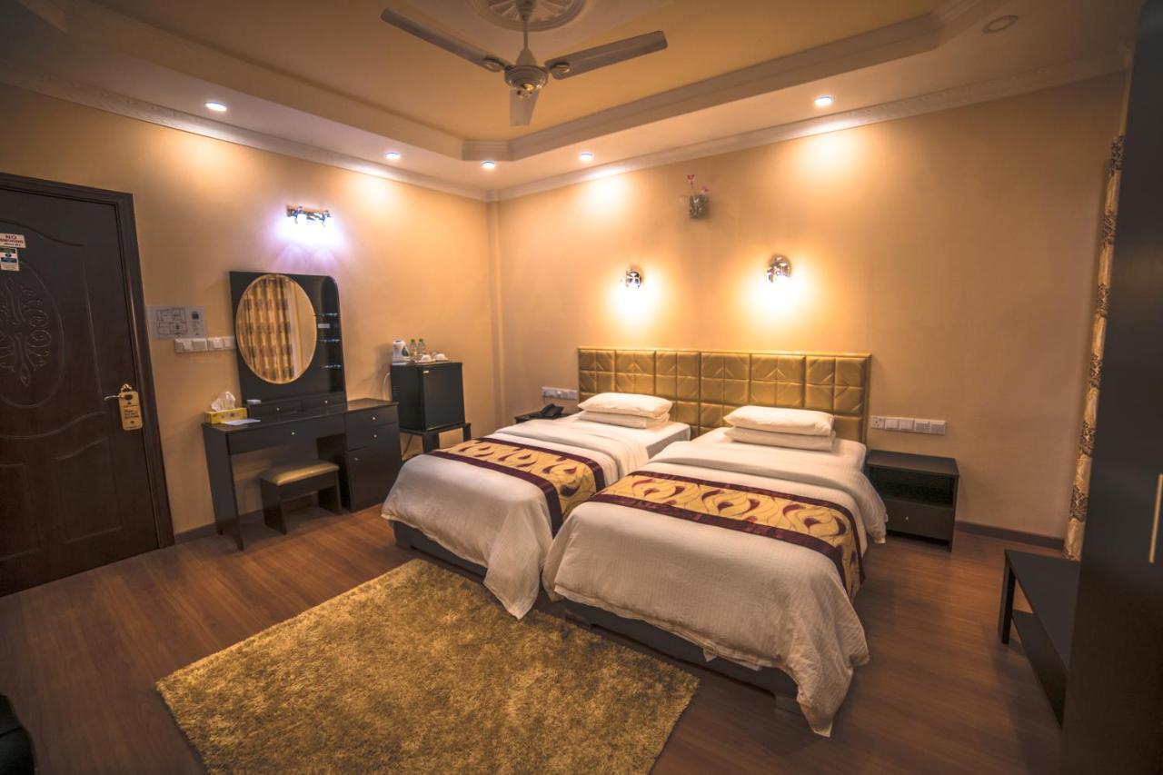 Abuharee Grand Hotel Addu Atoll Kültér fotó
