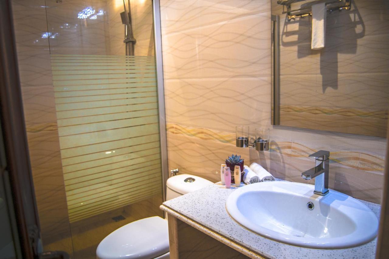 Abuharee Grand Hotel Addu Atoll Kültér fotó